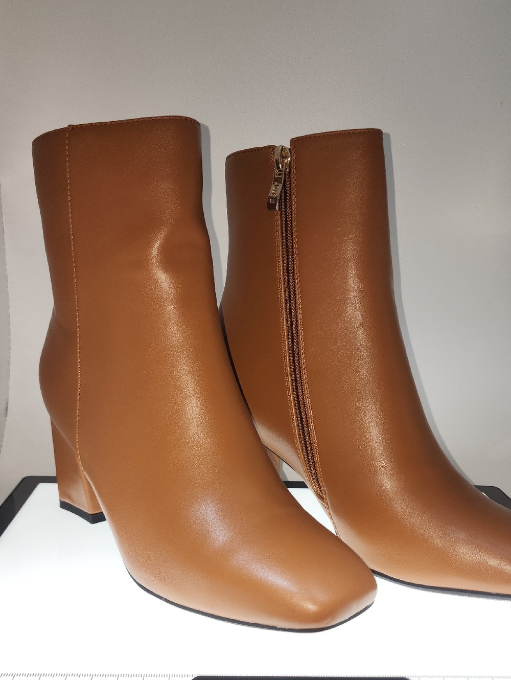 Idifu Size 7 Women's Tan Faux Leather Ankle Boots with Side Zip